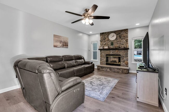 Building Photo - Private Cul-de-Sac Living: 4BR Home with Pool & Geothermal HVAC