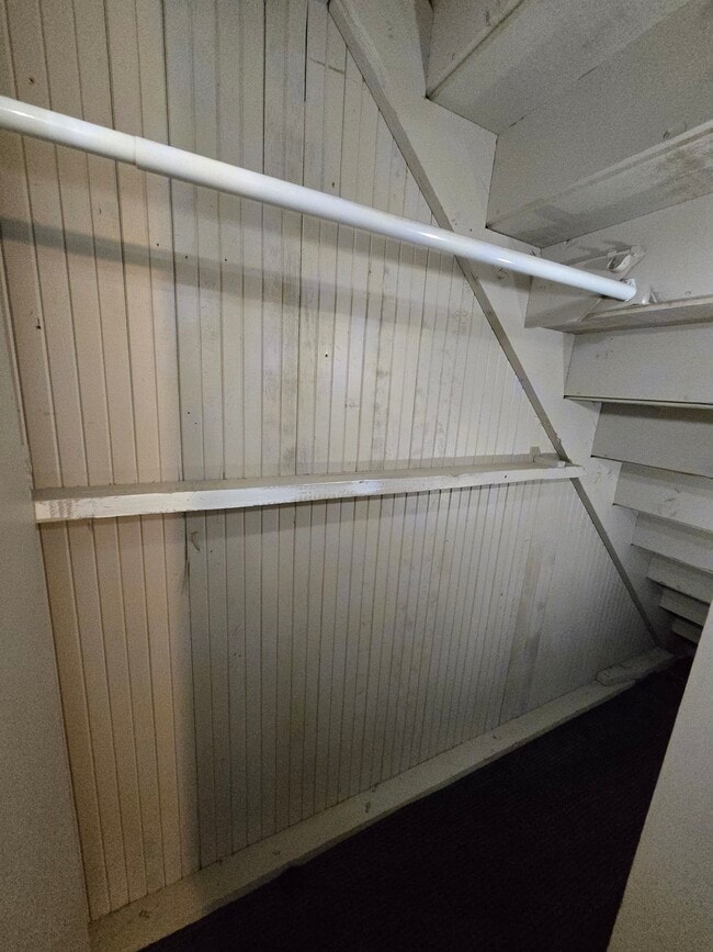 Closet 2 - 864 E 200 S