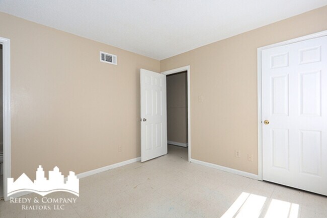 Building Photo - 5087 Breckenwood Dr