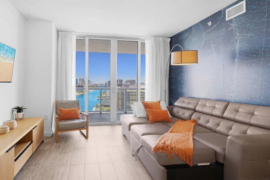 Building Photo - 2602 E Hallandale Beach Blvd