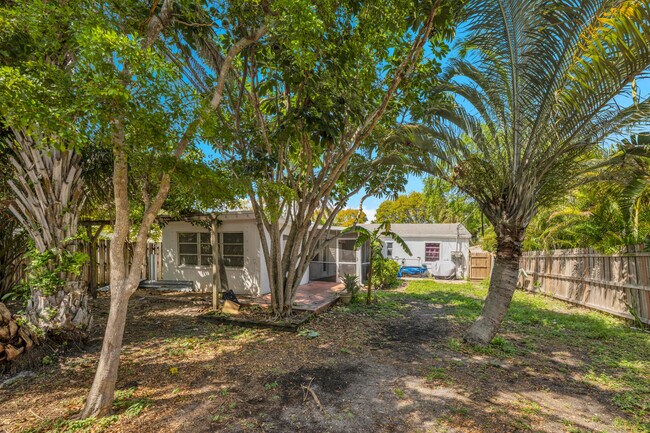 Building Photo - 132 E Central Blvd