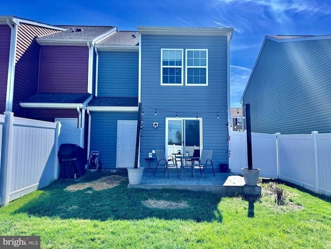 Building Photo - 576 Thumper Dr