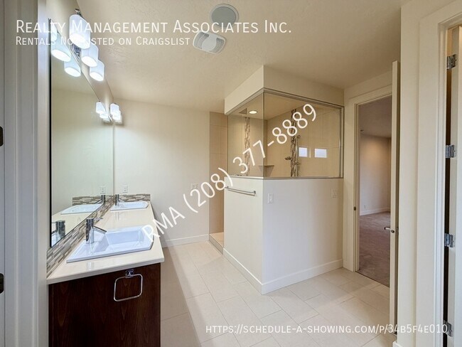 Building Photo - 2552 E Boise Ave