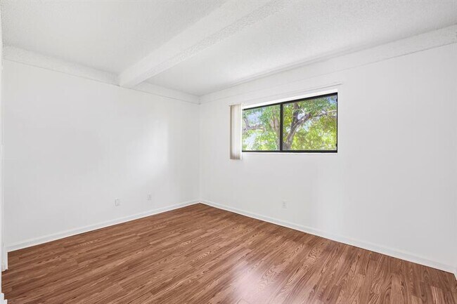 Building Photo - 1325 S Flagler Ave