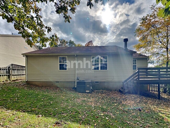 Building Photo - 166 Bradford Cir