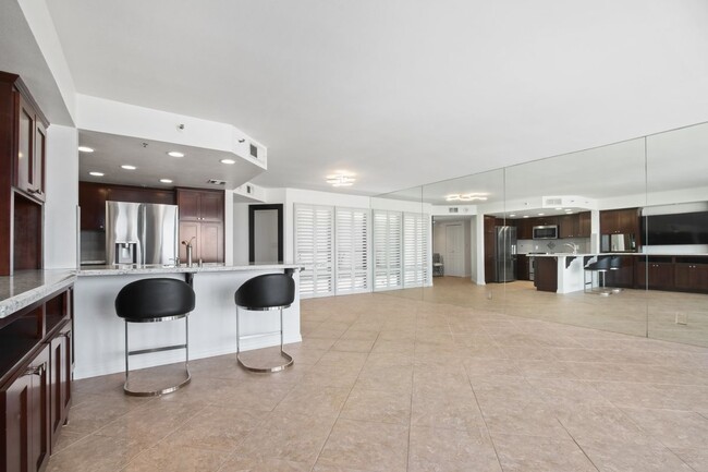 Building Photo - 1310 E Ocean Blvd