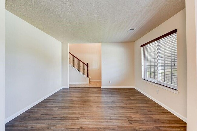 Building Photo - 2107 Collingsfield Dr