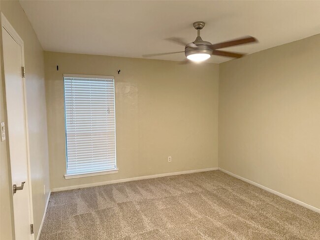 Building Photo - 1304 Harwell Dr