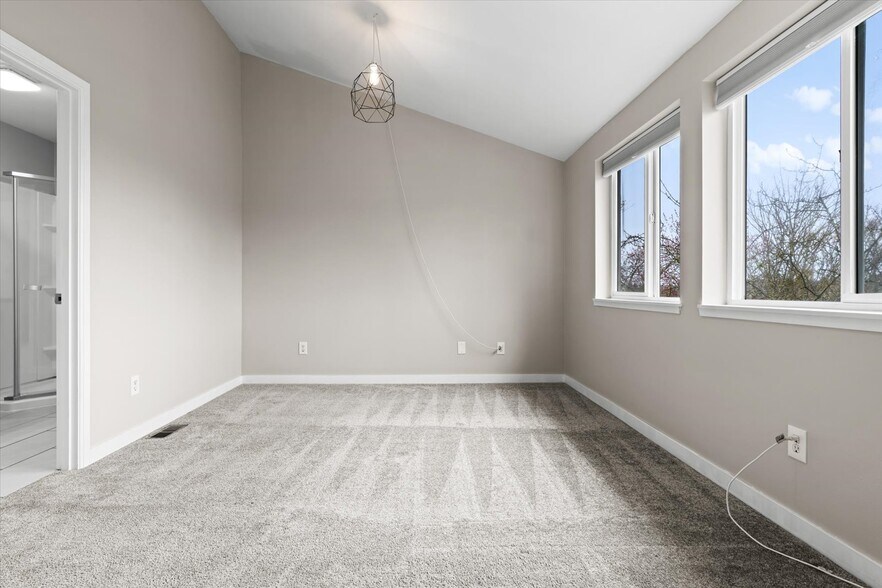 Building Photo - 501 23rd Ave S