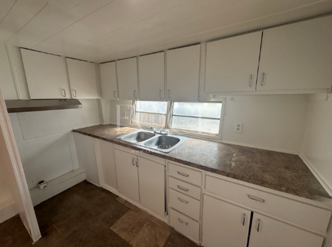Building Photo - 1 bedroom, 1 bath Mobile Home