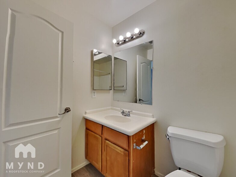 Building Photo - 3745 W Medlock Dr