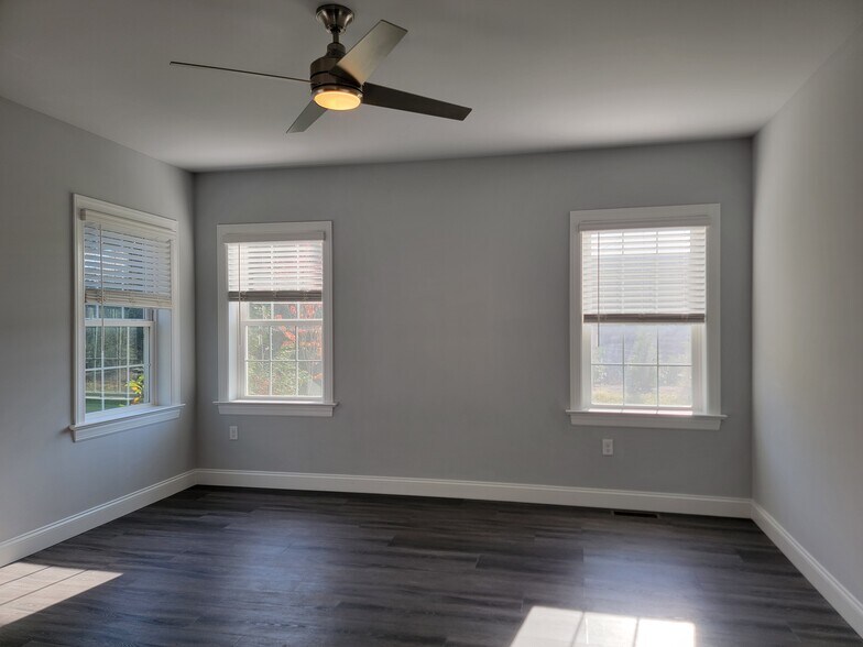 Building Photo - 213 Buckton Dr