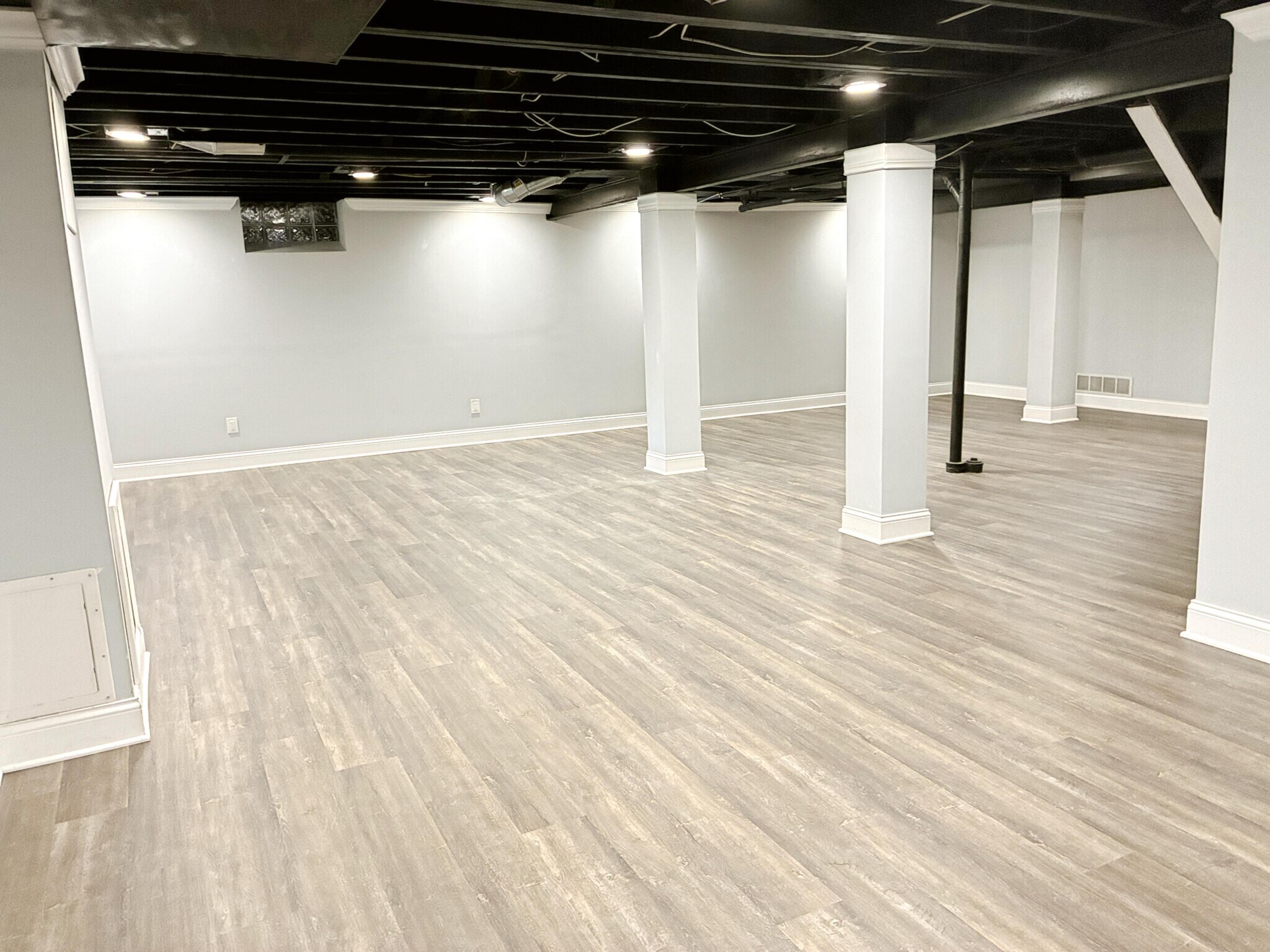 Building Photo - 669 Mohegan St