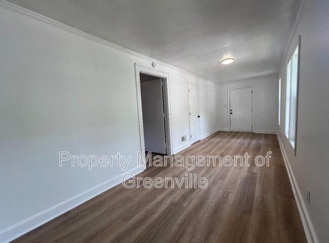 Building Photo - 17 Henry St