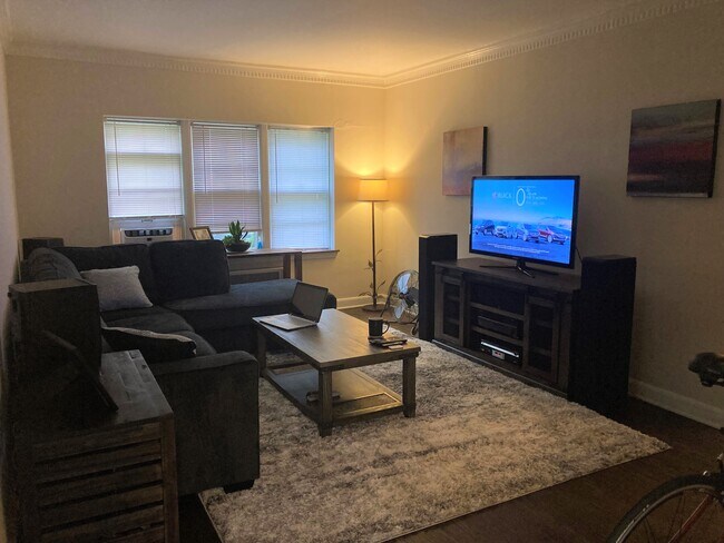 Building Photo - 5425 W Martin Dr