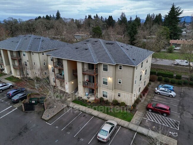 Building Photo - 519 Catron St N