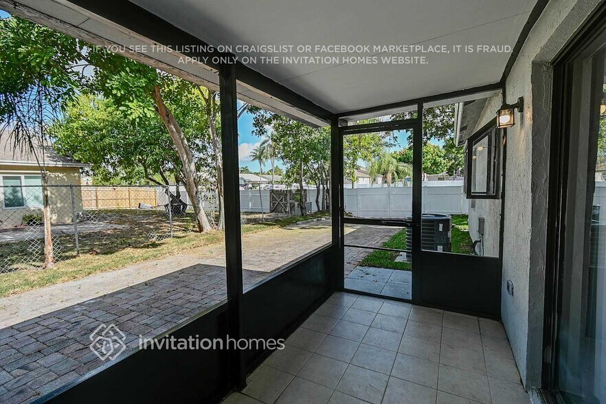 Building Photo - 5825 Ithaca Cir W