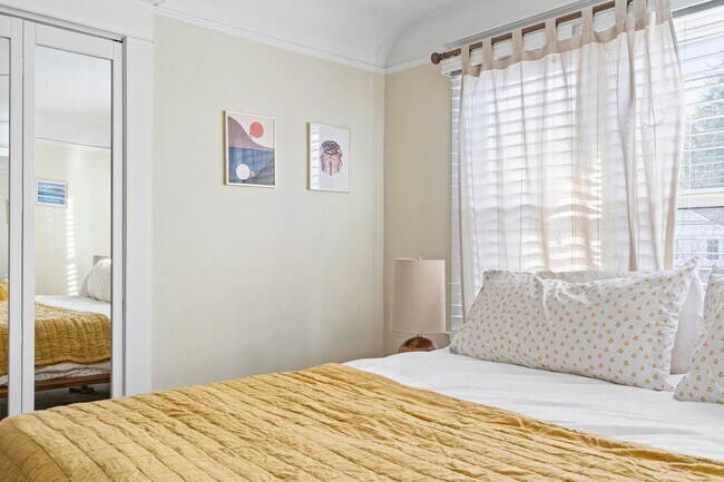 Building Photo - Spacious, historic 3-bdrm/1.5-bath home in...