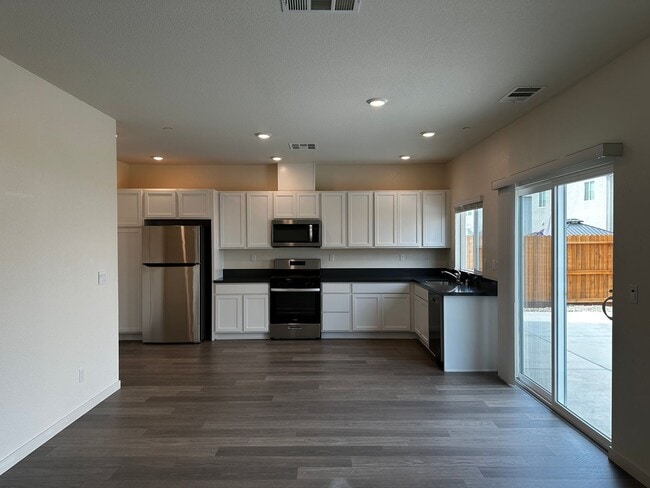 Building Photo - 5057 Star Dance Cir