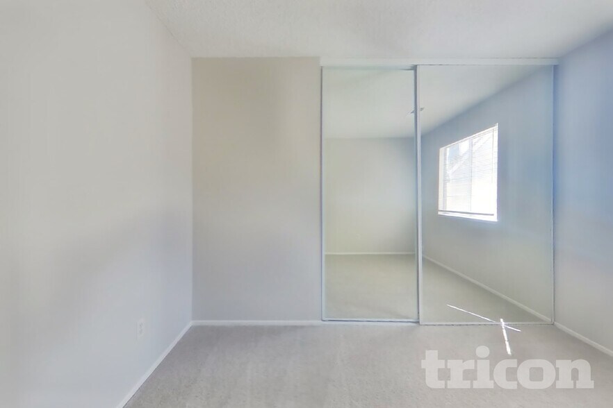 Building Photo - 3613 Bellflower Dr