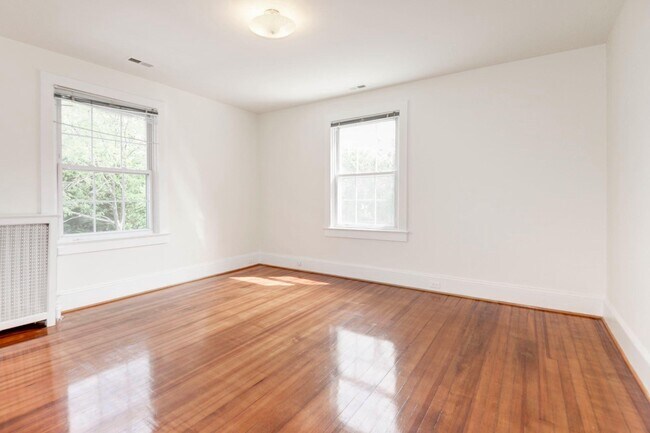Building Photo - 3805 Shepherd St