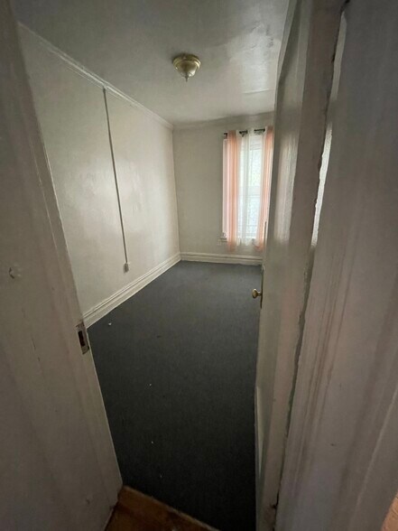 Bedroom - 17 Ludlam Pl