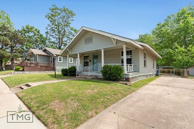 Building Photo - 2 Bed, 2 Bath Home Near TU