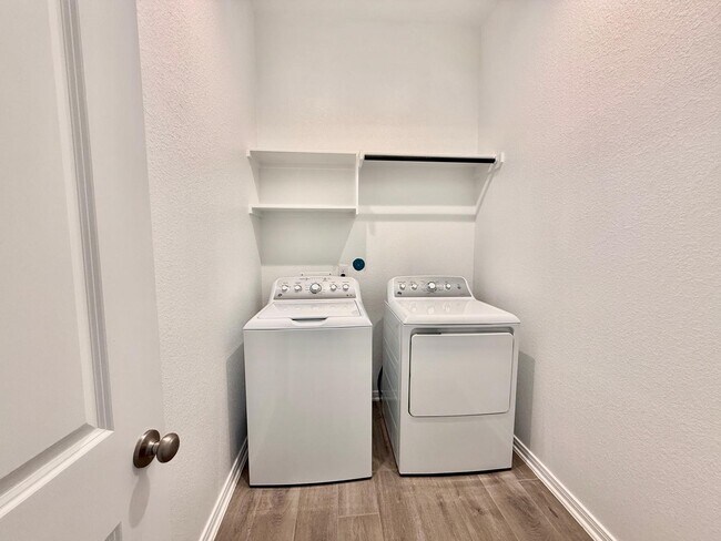 Building Photo - 620 Silver Pear Ct