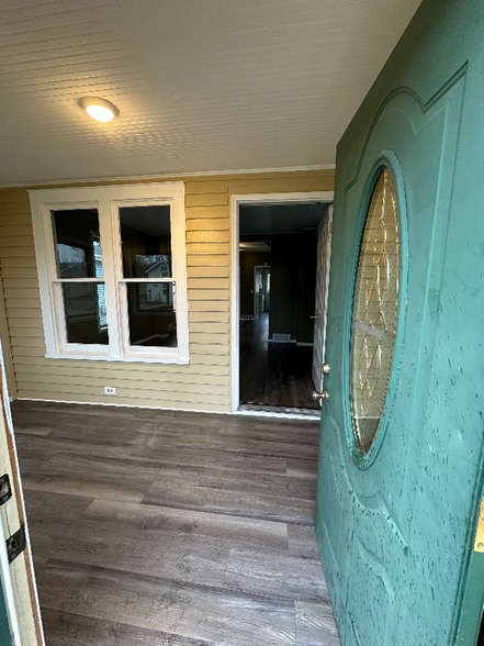 Building Photo - 109 Kendall Ave S