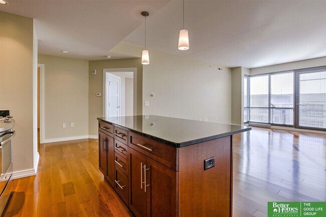 Building Photo - 220 S 31st Ave