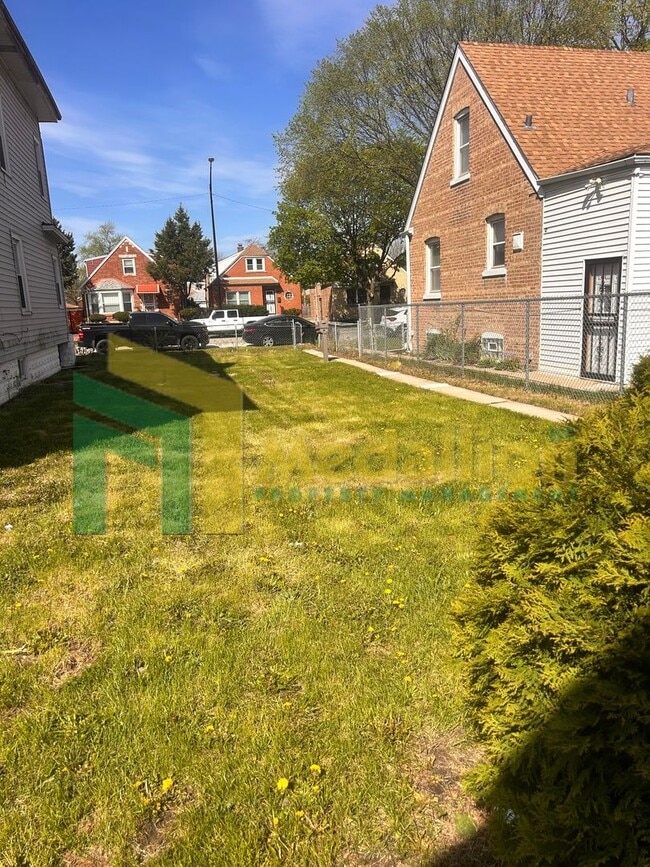 Building Photo - Spacious 1-Bedroom Single-Family Home with Large Fenced Yard