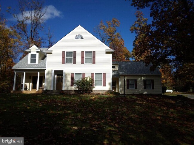 Building Photo - 241 Oak Hill Dr