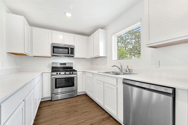 Building Photo - 24027 Wandering Brk Dr