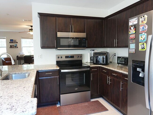 Building Photo - 1004 Waterside Dr