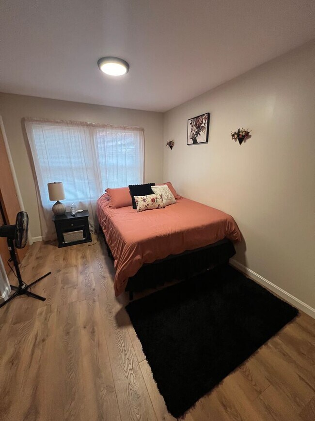 Building Photo - 2 Folly Brook Terrace