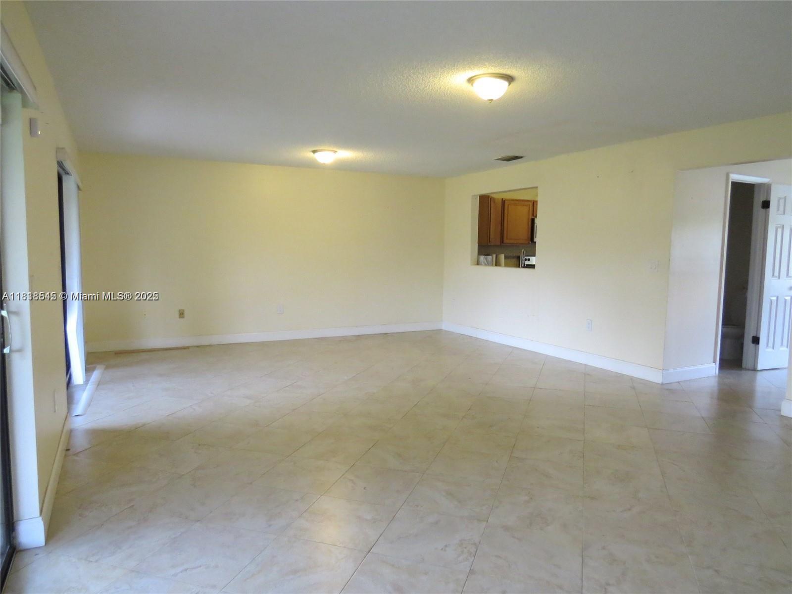 Building Photo - 216 Lakeside Cir