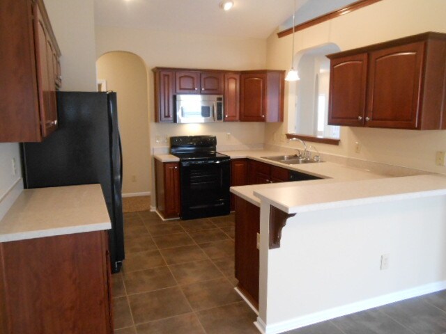 Building Photo - 8947 Creek View St