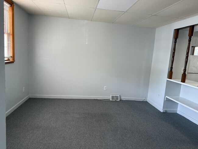 Building Photo - 113 Line Way