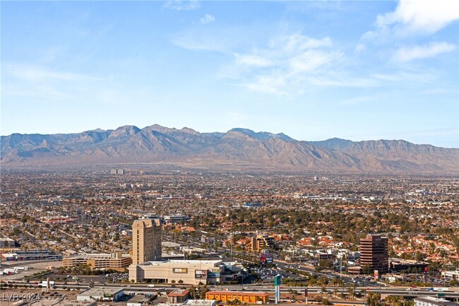 Building Photo - 2700 S Las Vegas Blvd