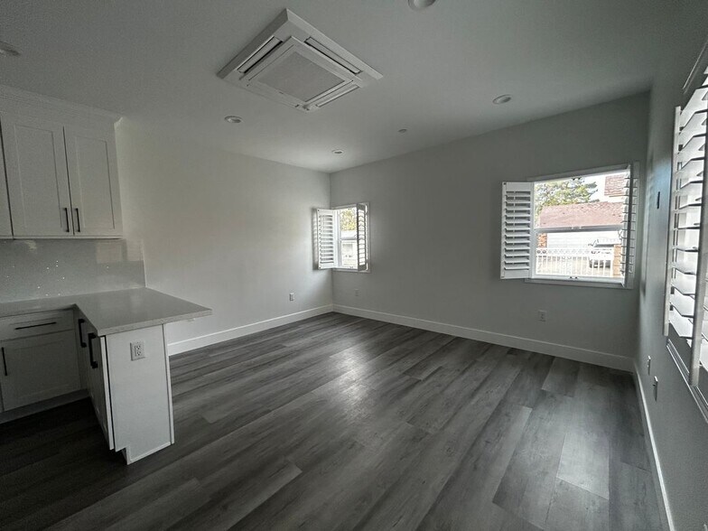 Building Photo - 3838 Balmont St
