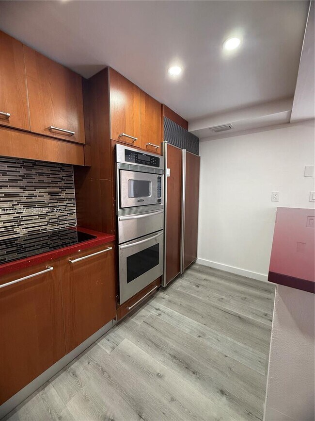Building Photo - 20200 W Country Club Dr