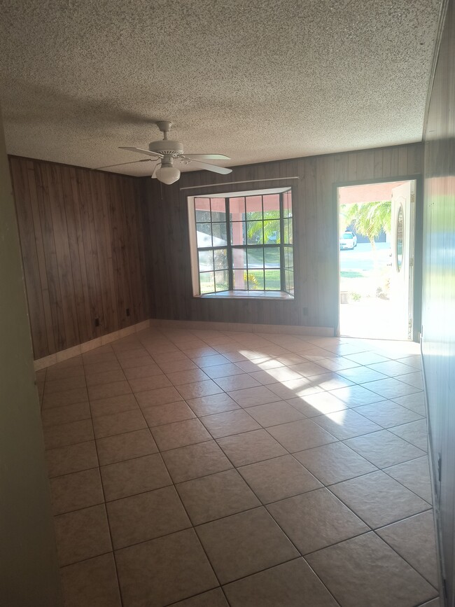 INSIDE LIVING ROOM - 6008 Hickory Dr