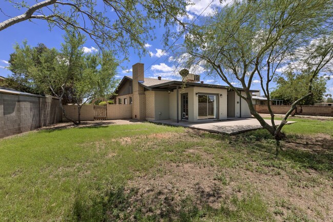 Building Photo - 4 Bedroom Home in Meyer Park