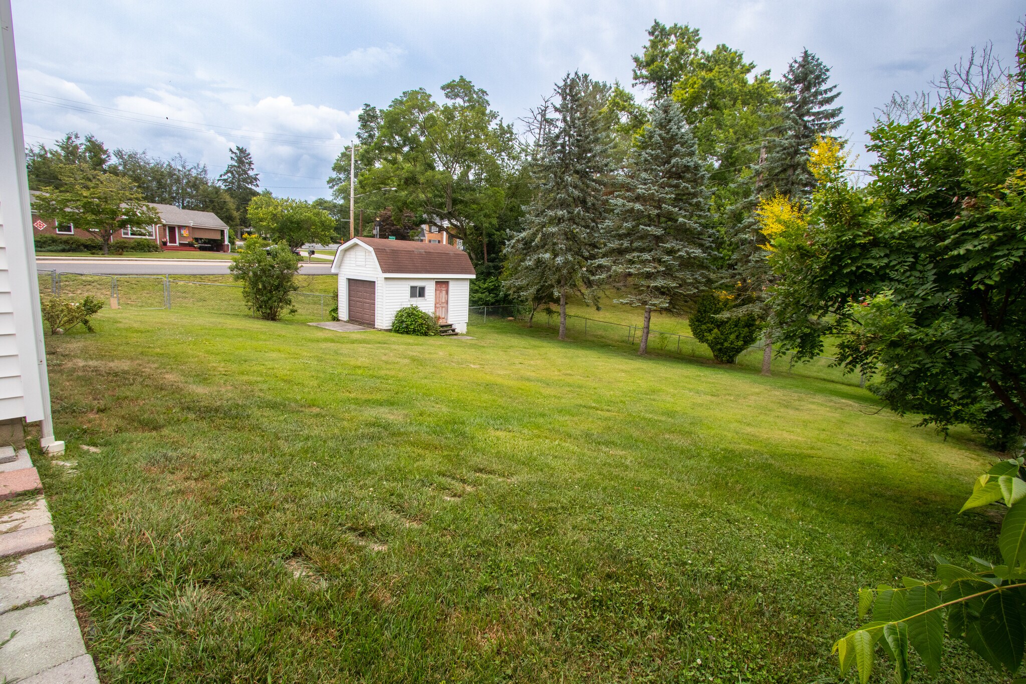 Fenced yard - 501 Fairview Ave