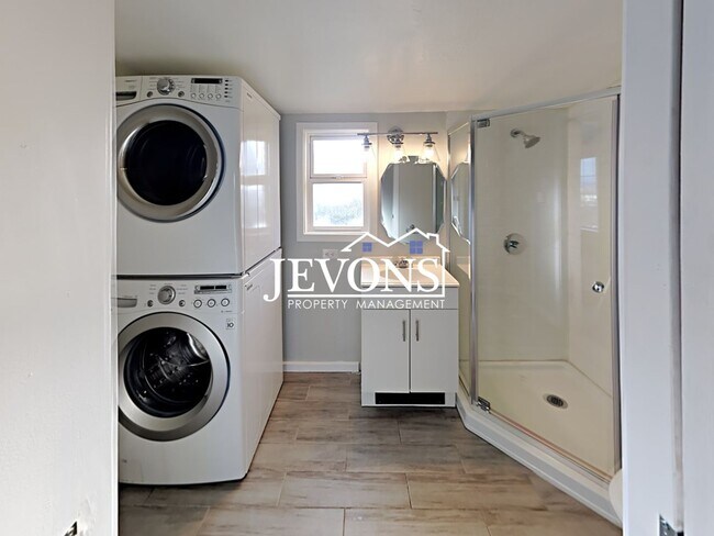 Building Photo - 3303 S Ainsworth Ave