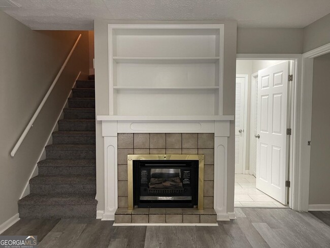 Building Photo - 859 Park Pl NE