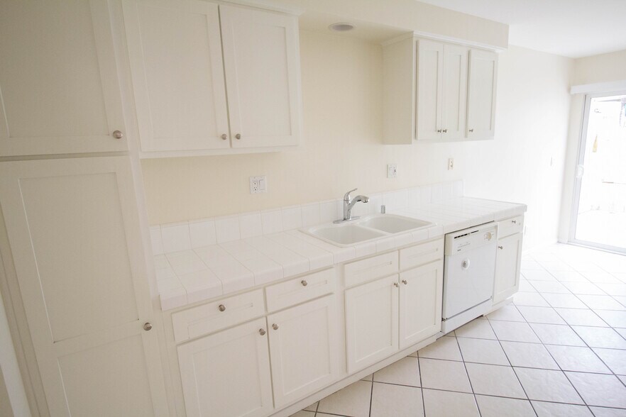 Kitchen (left) - 2224 Curtis Ave