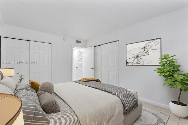 Building Photo - 1715 N 16th Ave