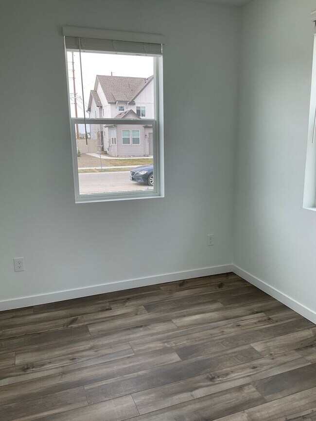 Building Photo - Enjoy this New home in Eagle Ridge!