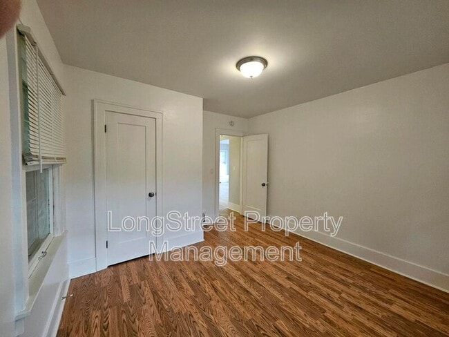 Building Photo - 801 SW Broadway Dr